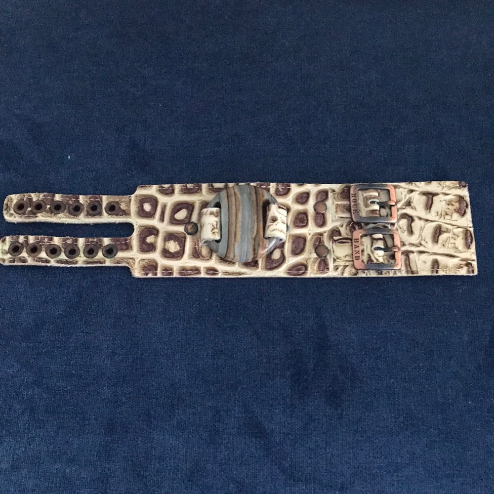 Leather band almost new with natural Ágata stone